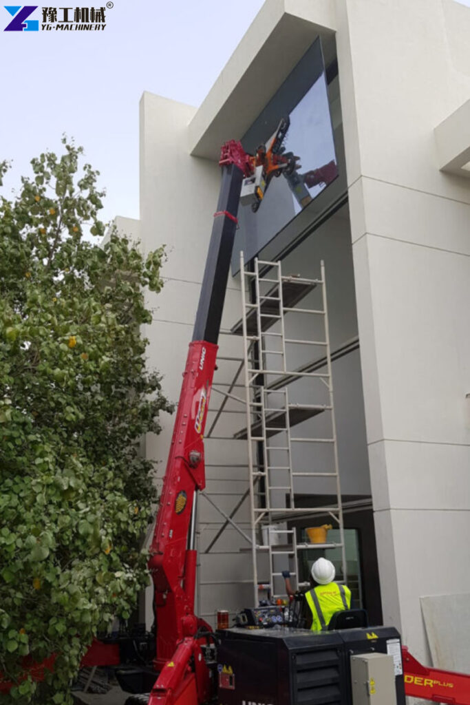 spider crane lifting glass wall panels