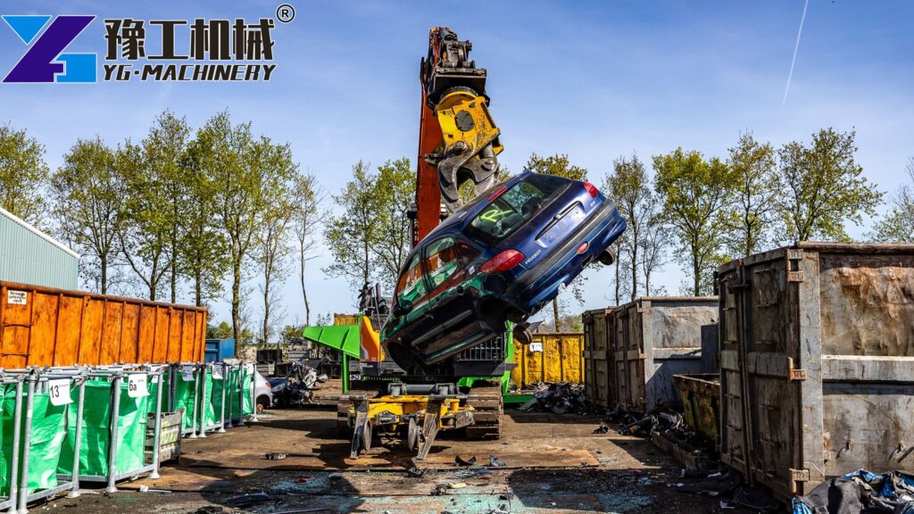 Excavator Car Dismantling Shear Operation